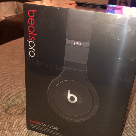 beatspro all black, never opened, never used. - Picture 1 of 5